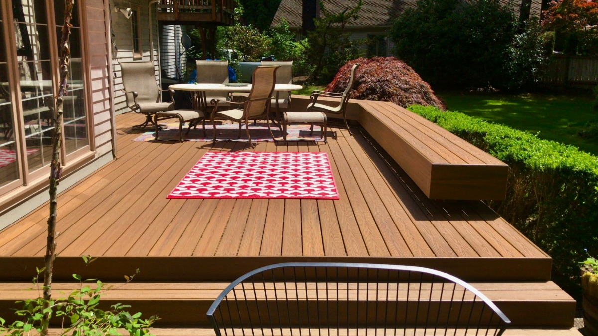 Deck with Built-In Benches